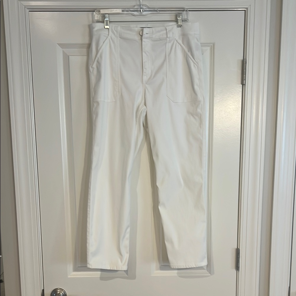 NWOT Sanctuary Women’s White Cropped Jeans - waist 32”